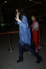 Sonam Kapoor snapped at airport in Mumbai on 20th June 2016